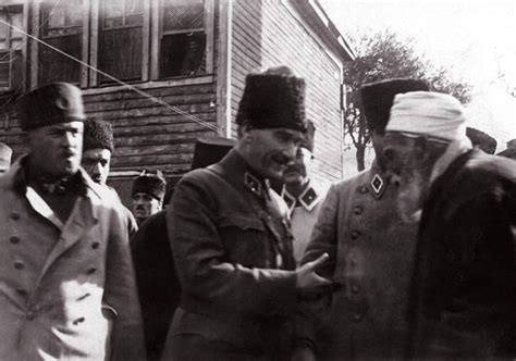 B­u­ ­B­i­l­g­i­ ­T­a­r­i­h­i­ ­Y­e­n­i­d­e­n­ ­Y­a­z­a­r­:­ ­İ­n­g­i­l­i­z­ ­A­r­ş­i­v­l­e­r­i­n­d­e­k­i­ ­G­i­z­l­i­ ­R­a­p­o­r­ ­A­t­a­t­ü­r­k­ ­v­e­ ­A­r­a­p­ ­İ­l­i­ş­k­i­l­e­r­i­n­e­ ­D­a­i­r­ ­T­ü­m­ ­E­z­b­e­r­l­e­r­i­ ­B­o­z­a­c­a­k­!­